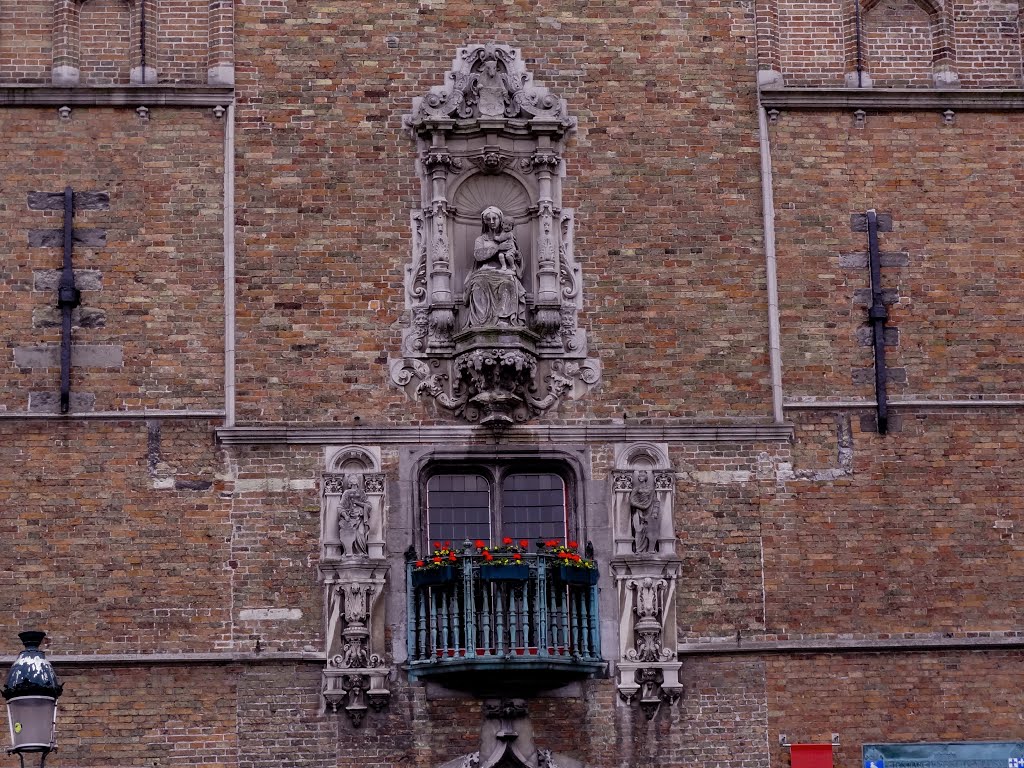 Una fachada que atrae- Torre del Campanario, Брюгге