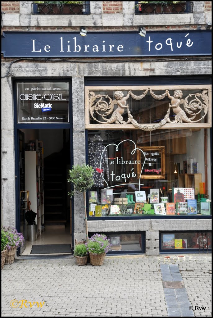 Namur -- Rue du Marché 3 / Toqué le libraire?, Намюр