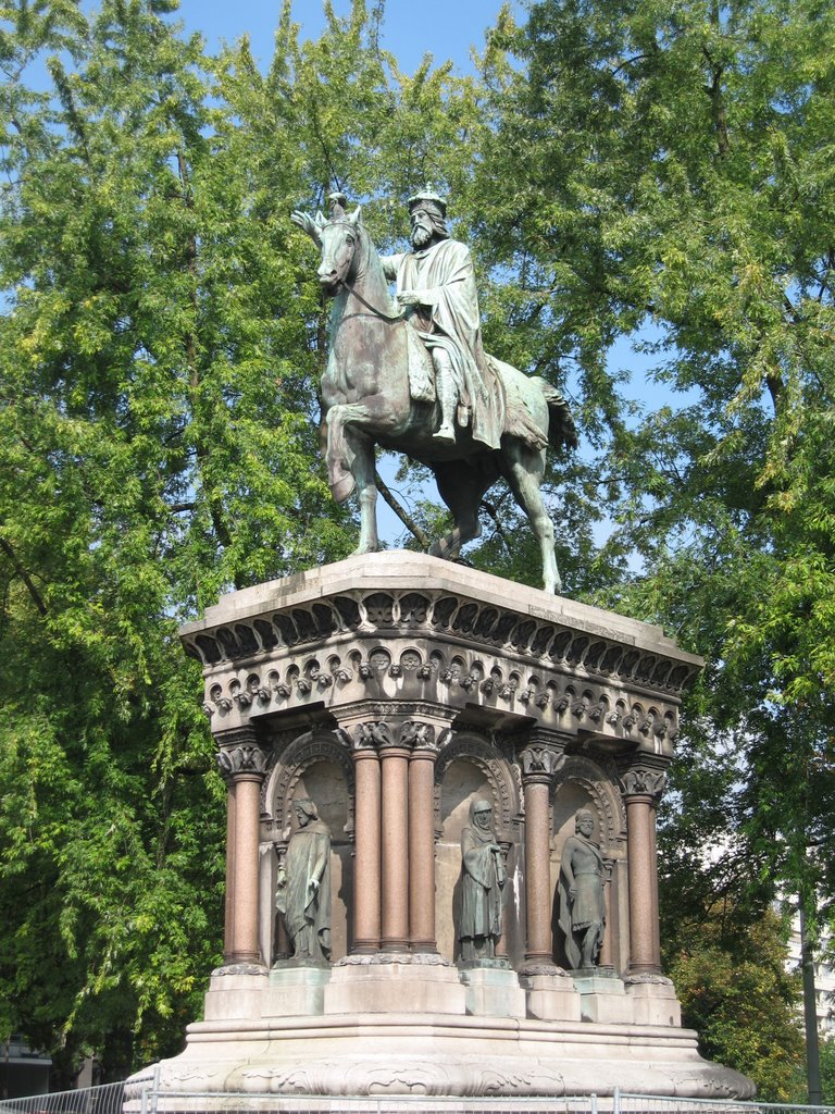 Liège: statue de Charlemagne, Льеж