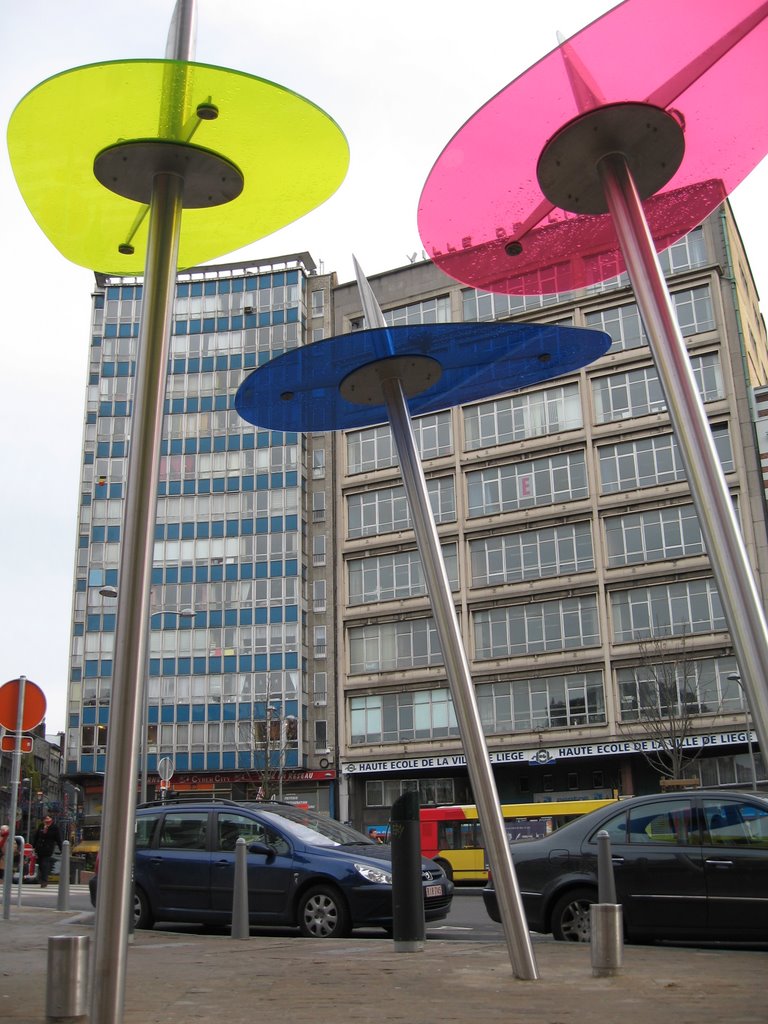 Liège: carrefour Avroy, les ombrelles de Michel Leonardi, Льеж