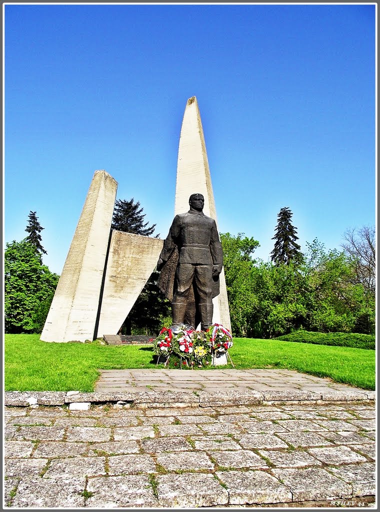 Паметник на загиналите добруджански  войни във втората световна война, Добрич