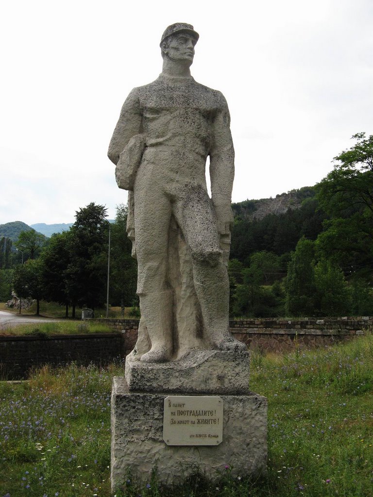 Statuie in defileul Vratsata, Враца