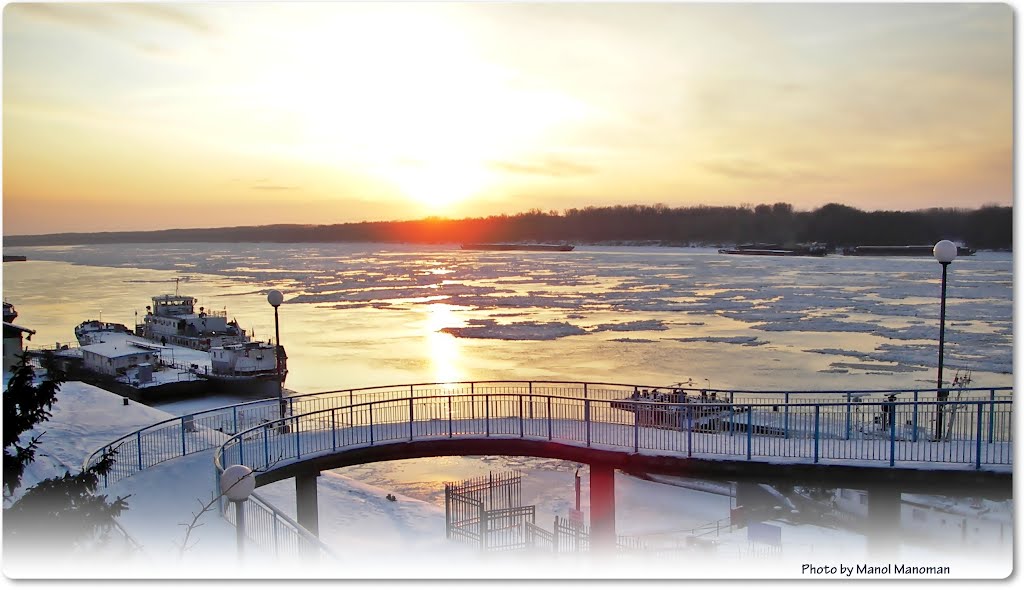 Winter sunset over the icy river, Русе