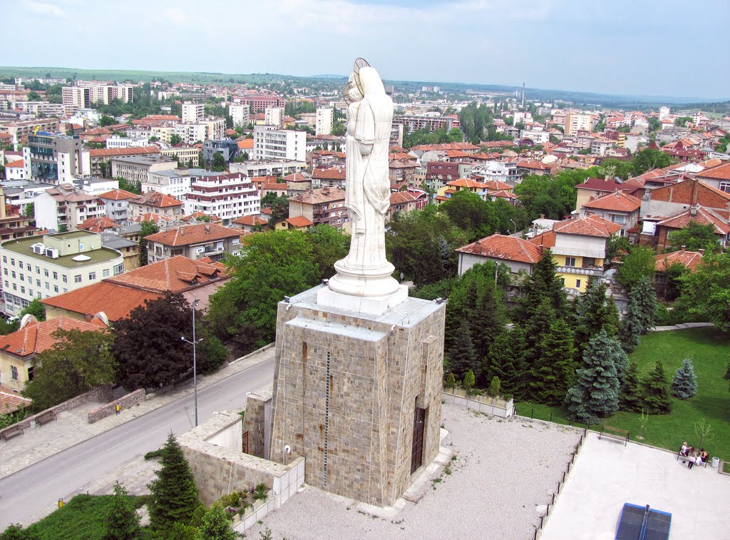 Statue of the Virgin Mary with Jesus, Хасково