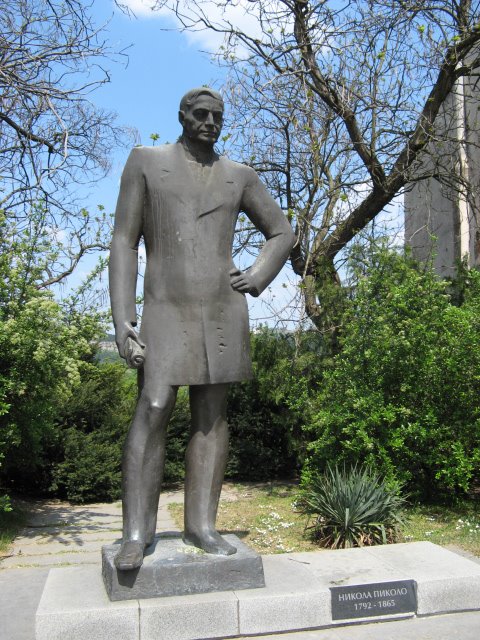 Statue of Nikola Piccolo (1792-1865), Велико Тарново