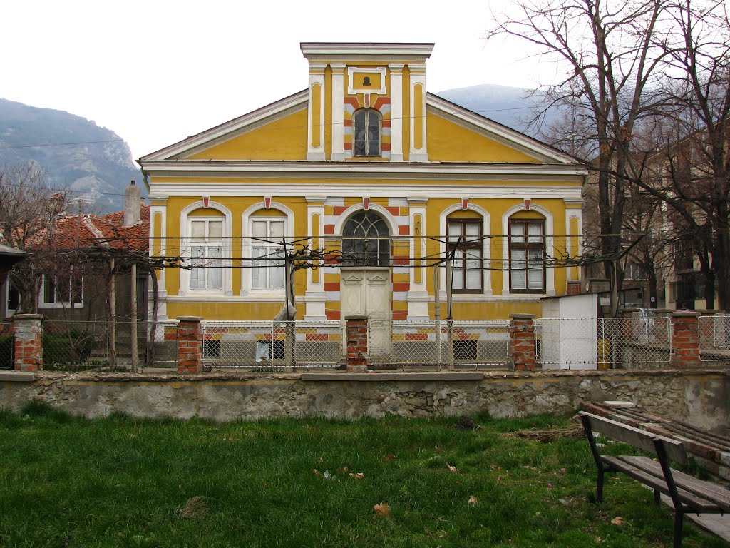 Жълтата къща, Карлово