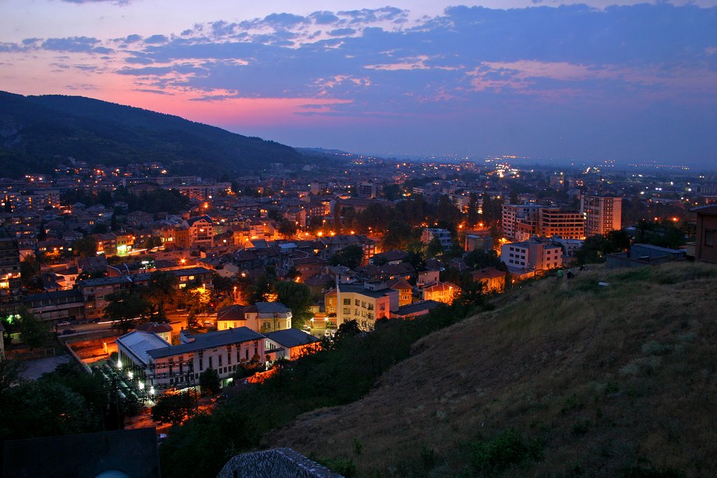 Asenovgrad by night, Асеновград