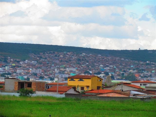 Vista parcial, Rua Paraná, Виториа-да-Конкиста