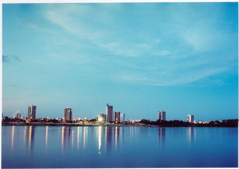 vista de Petrolina da margem do rio em Juazeiro... uma bela vista, Жуазейро