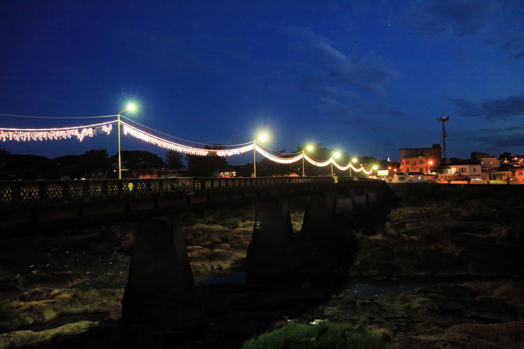 Fusgängerbrücke über den Rio Cachoeira, Итабуна
