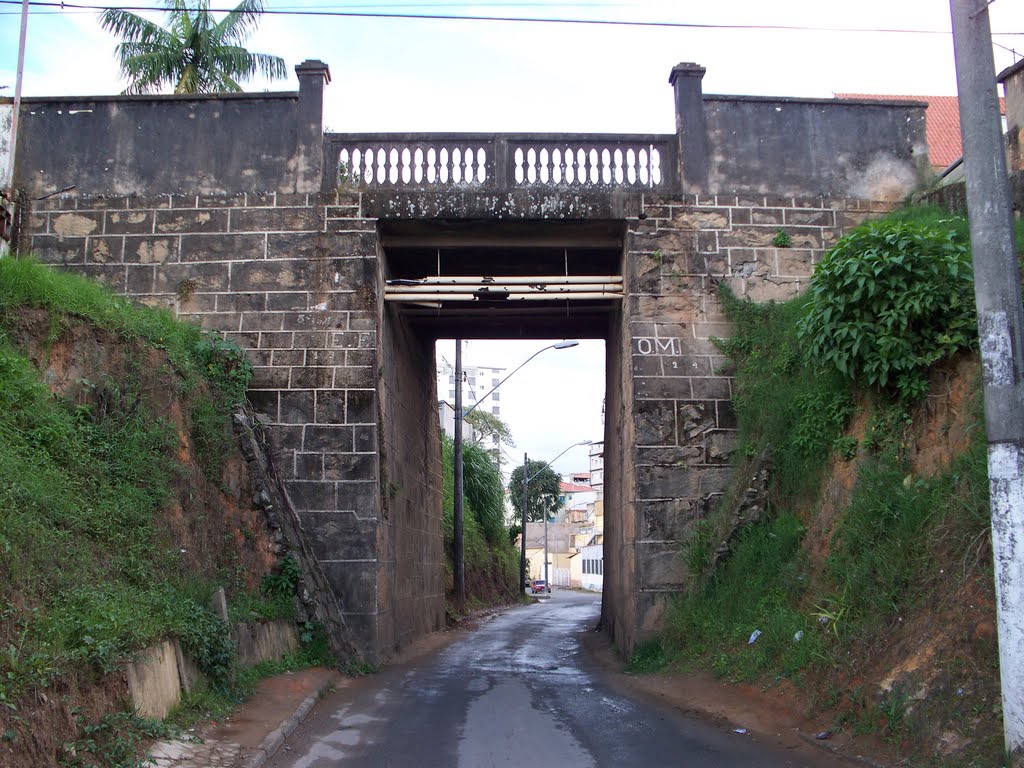 Antiga viaduto sobre a linha do oeste da EFOM, Барбасена