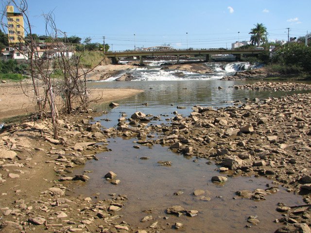 Rio Itapecerica secando, Дивинополис
