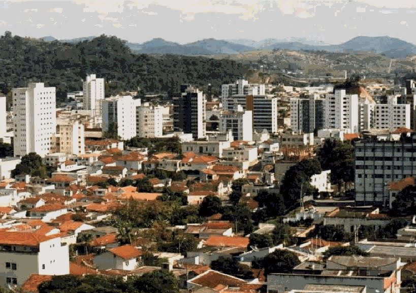 CENTRO DE ITAJUBA E AO FUNDO AS MONTANHAS DA MANTIQUEIRA, Итажуба