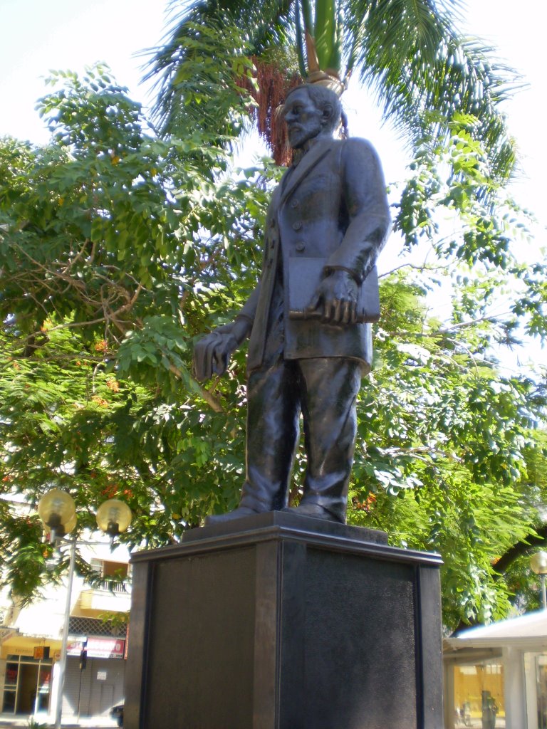 Estátua de Teófilo Otoni (Praça Tiradentes), Теофилу-Отони