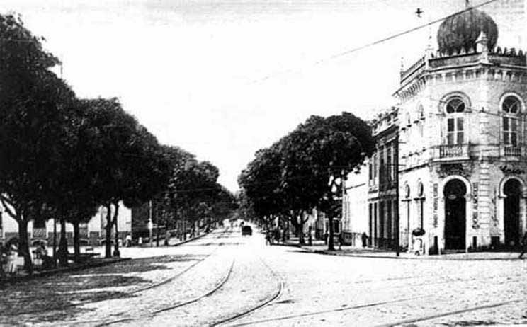 Belém Antiga, do início do século XX - Veja foto atual dessa avenida:  http://www.panoramio.com/photo/63941110?tag=Av.%20Nazar%C3%A9, Белен
