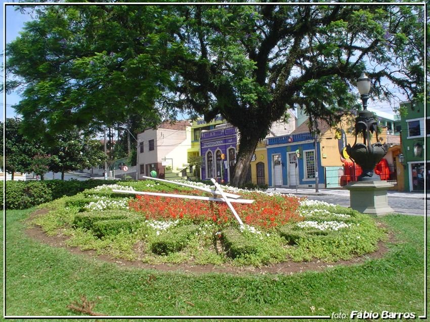 Relógio e Flores  - Praça Garibaldi - Foto: Fábio Barros  (www.cidade3d.uniblog.com.br), Куритиба