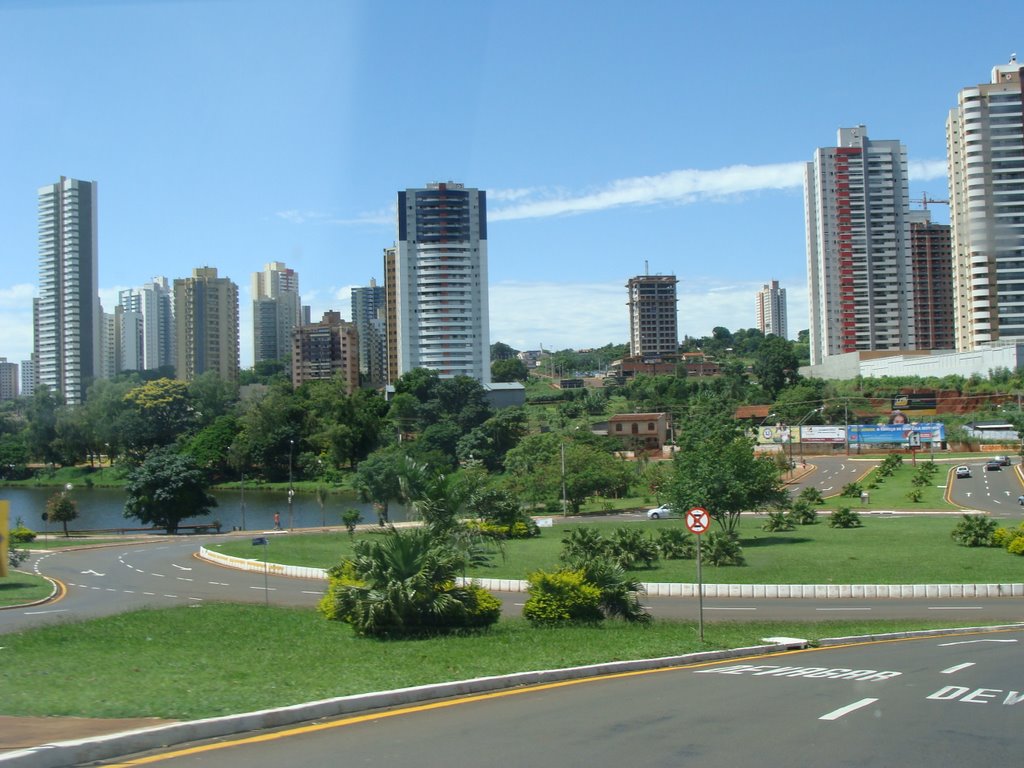 Lago Igapó no fim da Rua Maringá - Londrina - PR - Brasil, Лондрина