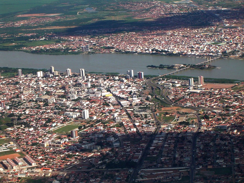 Vista aérea Juazeiro - BA e Petrolina - PE, Петролина