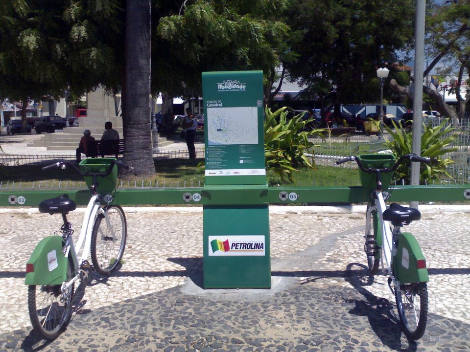 Ponto das bicicletas na praça Dom Malan, Петролина