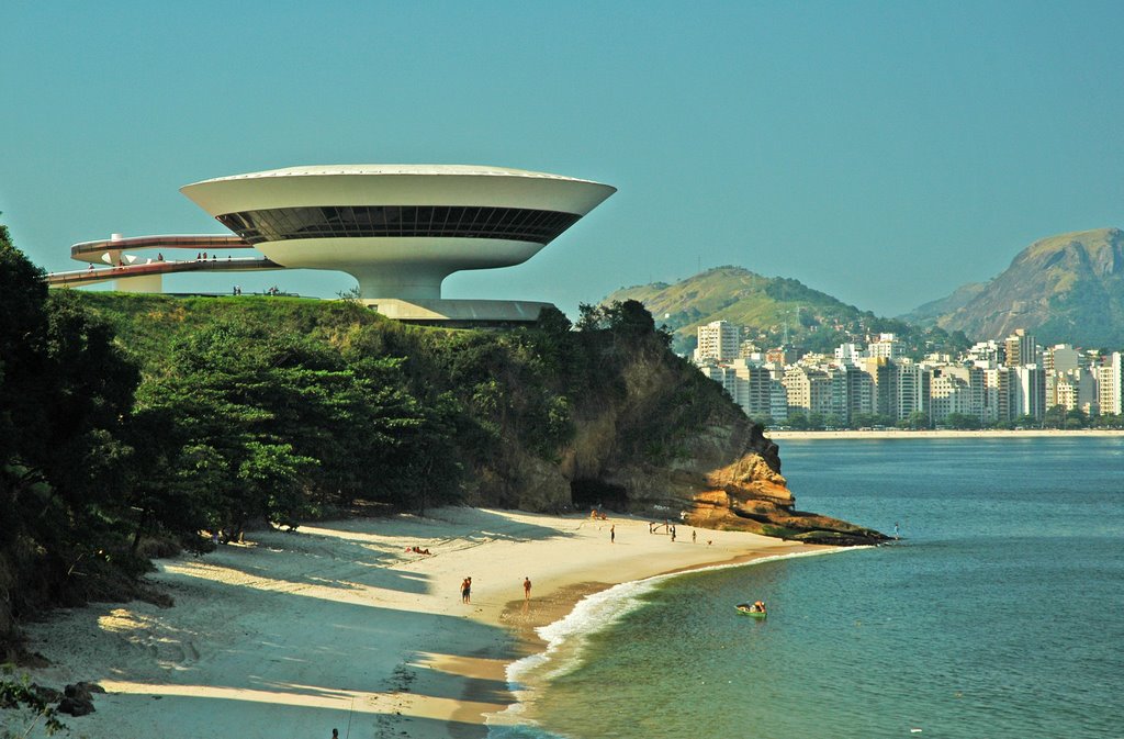 Niteroi Contemporary Art Museum, designed by Oscar Niemeyer, across the bay from Rio de Janeiro, Нитерои