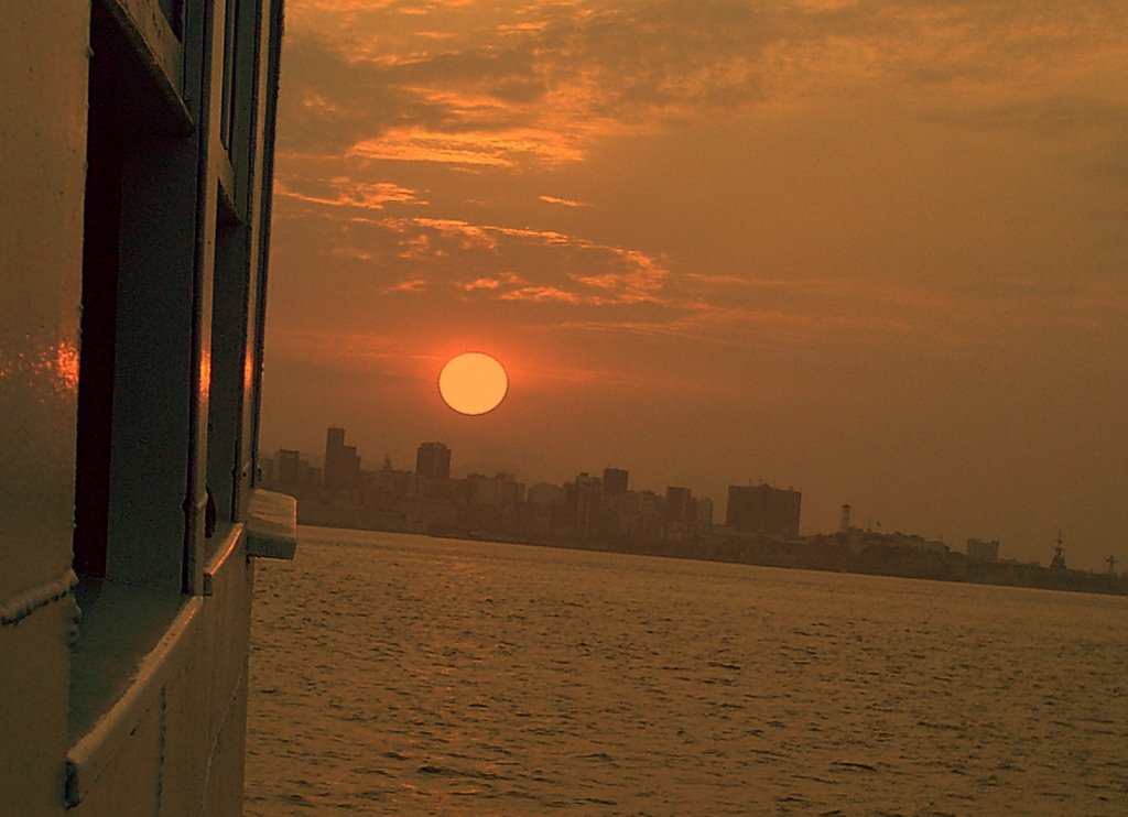 Por do Sol, visto da barca _ Niterói _ Rio de Janeiro - Brasil, Нитерои