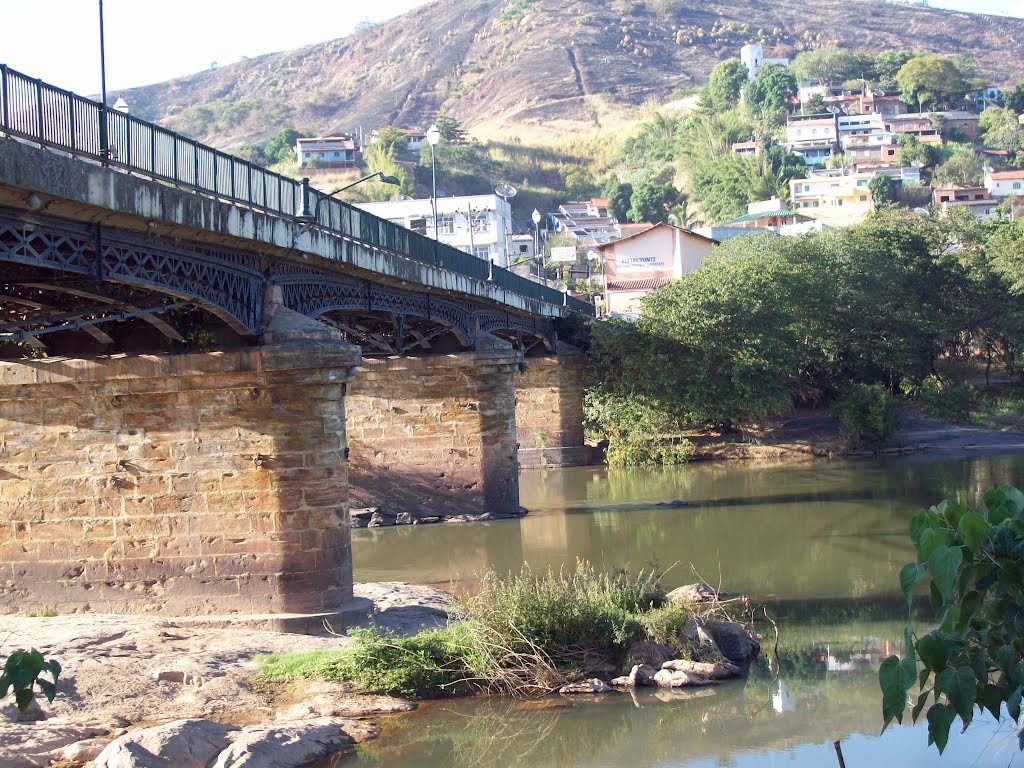 Esta ponte foi construida pelos escravos data do 2º reinado, Параиба-ду-Сул