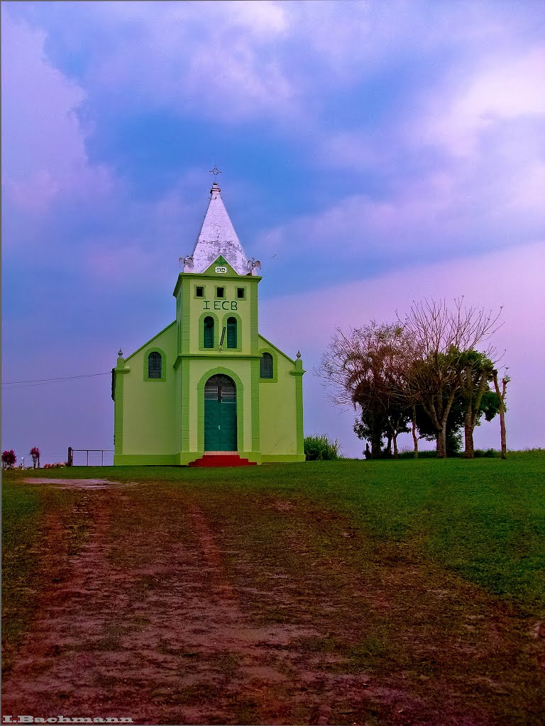 Hurricane approaching behind the church, Круз-Альта