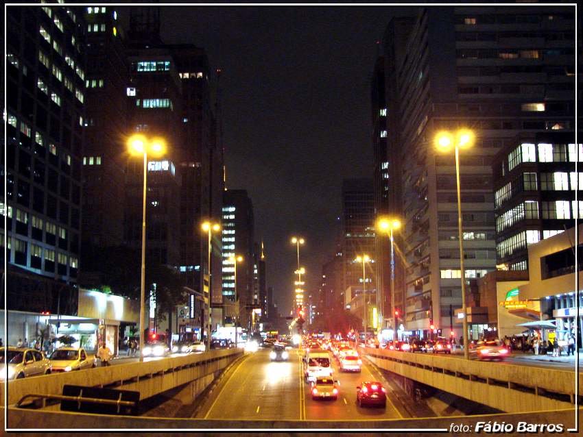 Avenida  Paulista (noite) -  Foto: Fábio Barros (www.facebook.com/Cidade3d), Бебедоуро