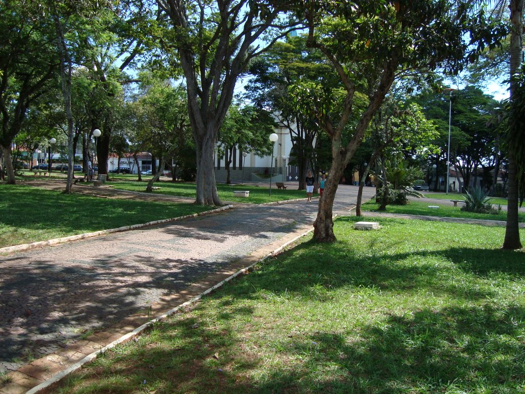 Praça Av. Dom Lúcio com Prudente de Moraes (11/2008), Ботукату