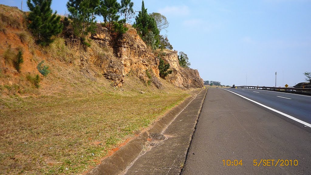 Marechal Rondon Km 252 - Afloramento do Arenito, Ботукату