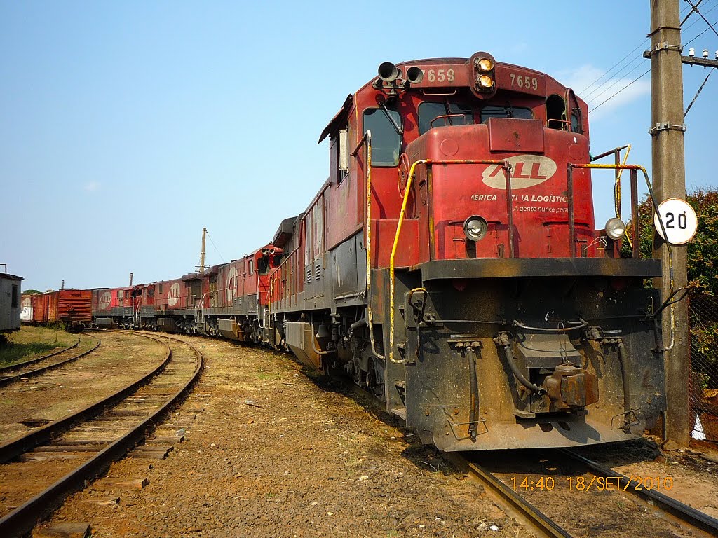 Locomotivas C30-7 com destino à Bauru, Ботукату