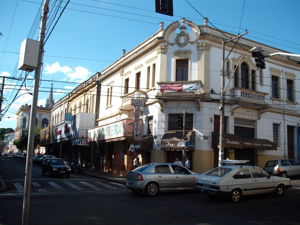 Casas de comércio na Rua Visconde do Rio Branco X Rua Quintino Bocaiúva, Жау