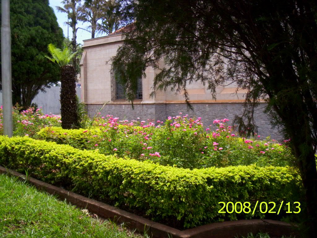 jardim ao redor da Igreja Matriz Nossa Senhora do Patrocínio-Jaú-SP, Жау