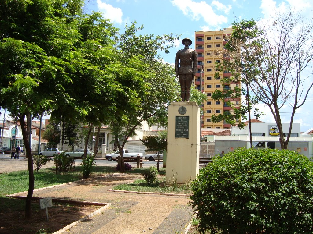 Monumento ao soldado paulista - Praça Nove de Julho, Катандува