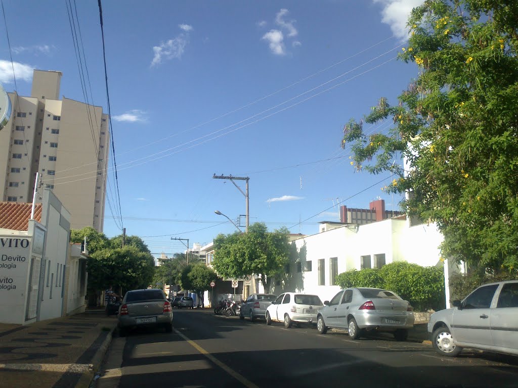 Vista da Rua 13 de Maio em Catanduva-SP, Катандува