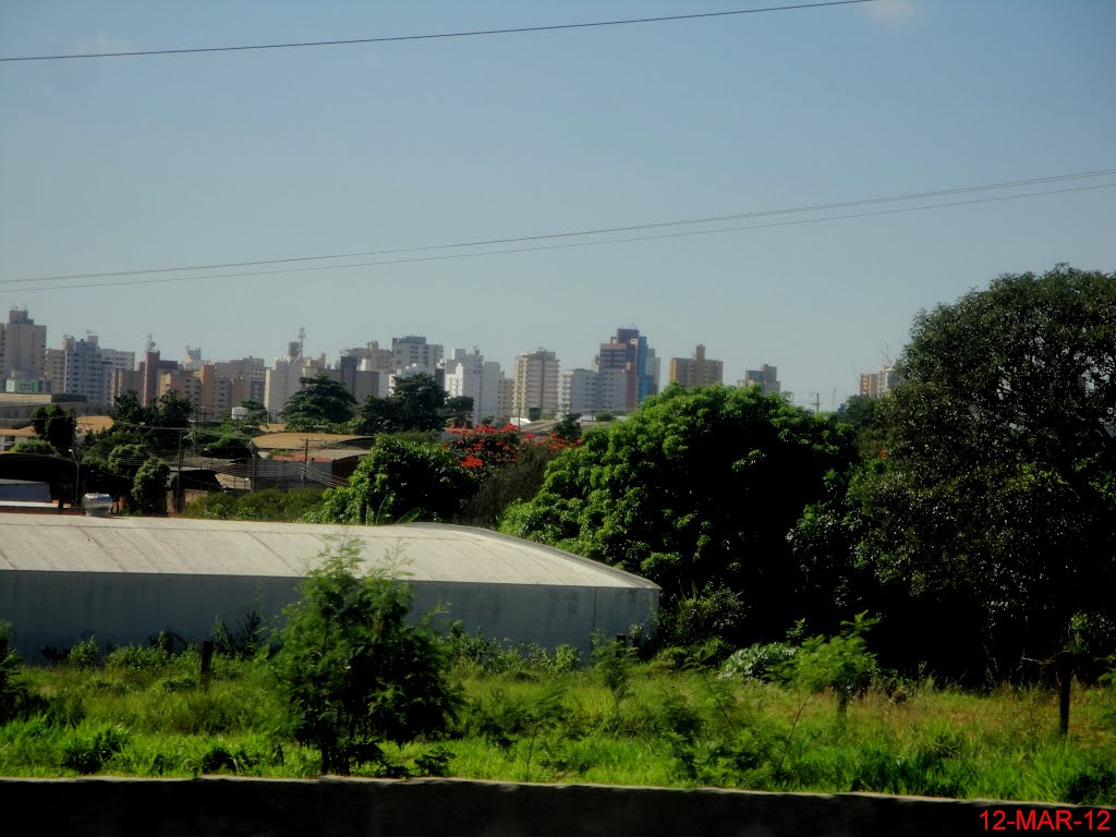 Cidade de Catanduva vista da Rodovia Comendador Pedro Monteleone - SP-351, Катандува
