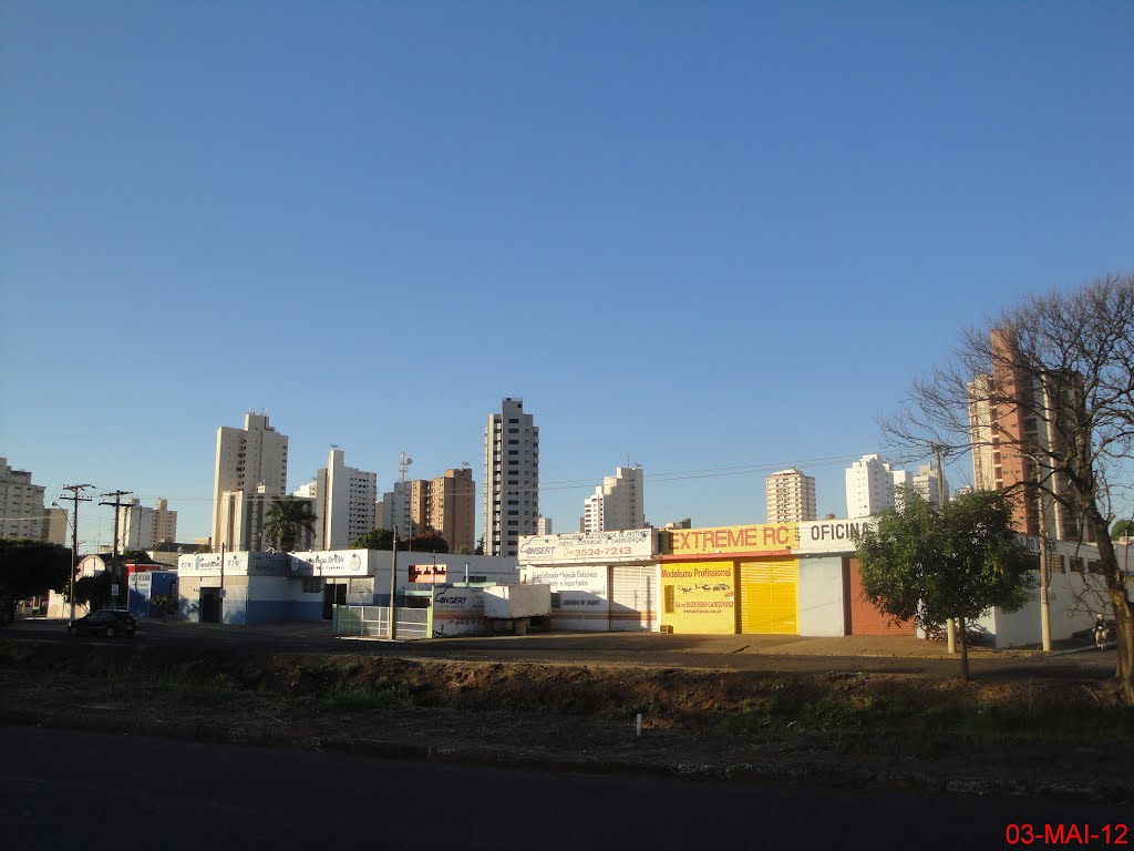 Centro da cidade de Catanduva visto da via marginal do Rio São Domingos, Катандува