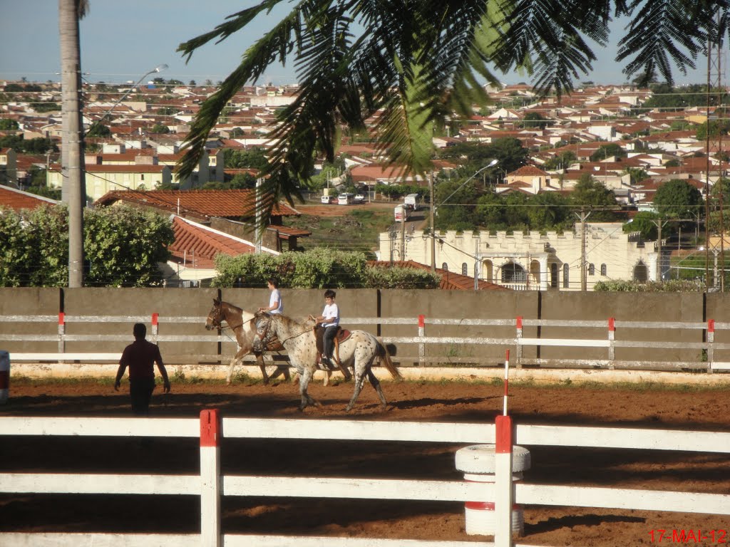 Pista de equitação do Colégio Nossa Senhora do Calvário(Colegião)  em Catanduva, Катандува