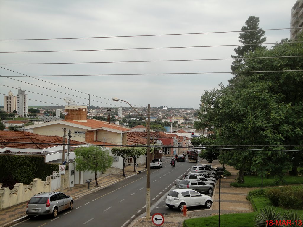 Rua Santa Catarina vista do Prédio do Castelinho, hoje Pinacoteca de Catanduva, Катандува