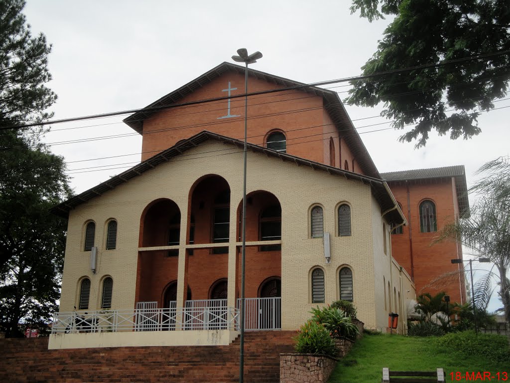Catedral Nossa Senhora Aparecida no Bairro de Higienópolis em Catanduva, Катандува