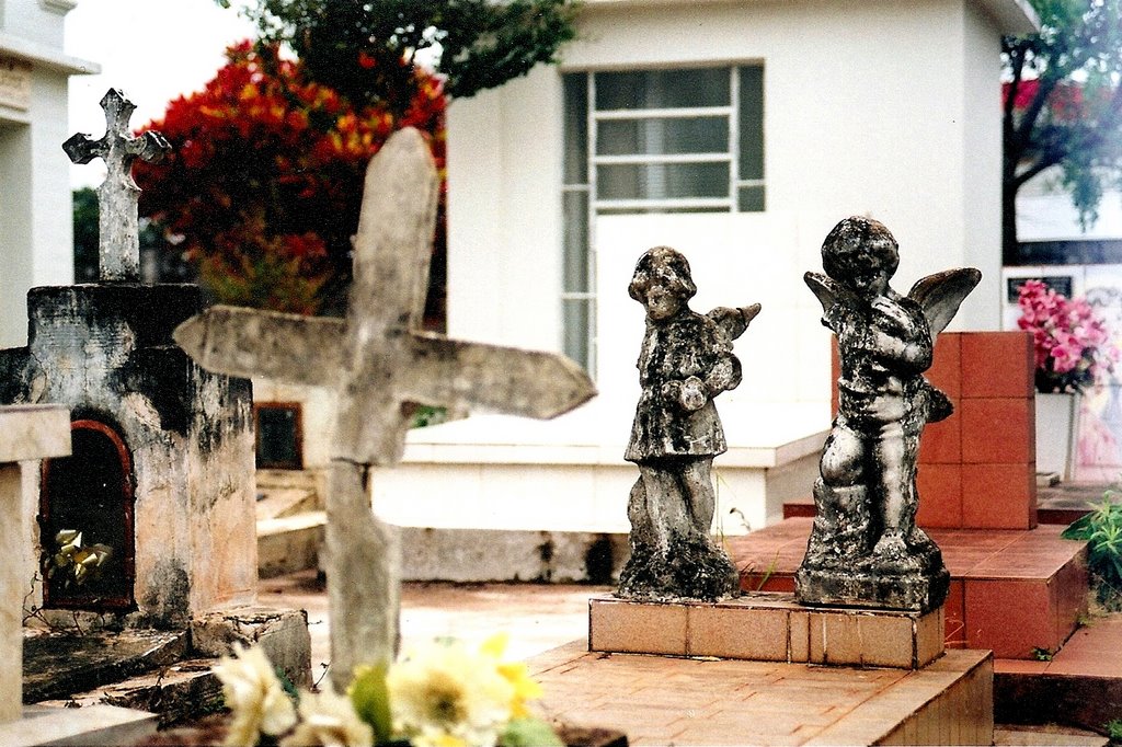 Túmulo no Cemitério da Saudade, Marília, Марилия