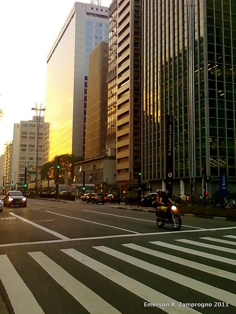 Avenida Paulista ao por do sol, Сан-Бернардо-ду-Кампу