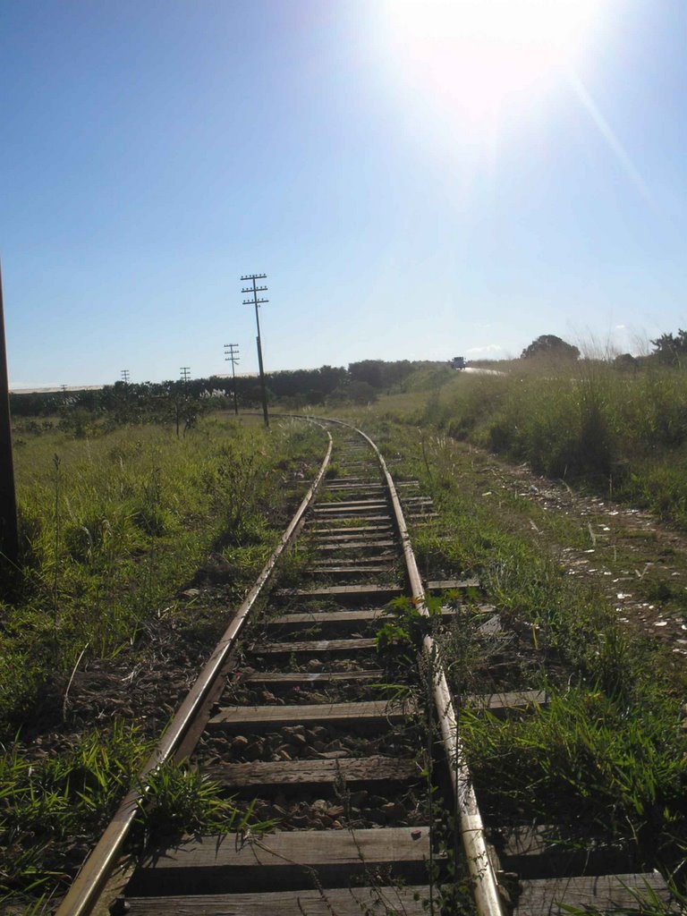* Ferrovia abandonada, Арагуари
