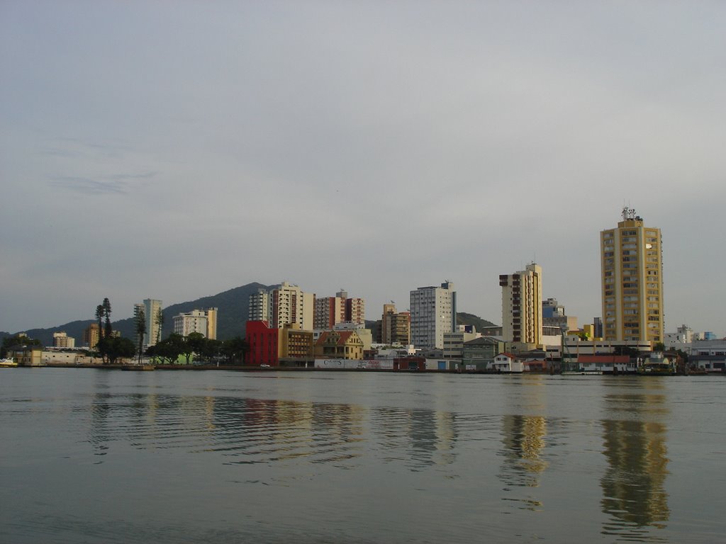 Itajaí vista da balsa / Itajaí from the ferry-boat, Итажаи