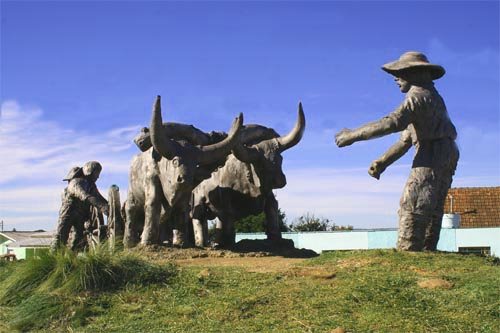 Monumento Boi de Botas, Лахес