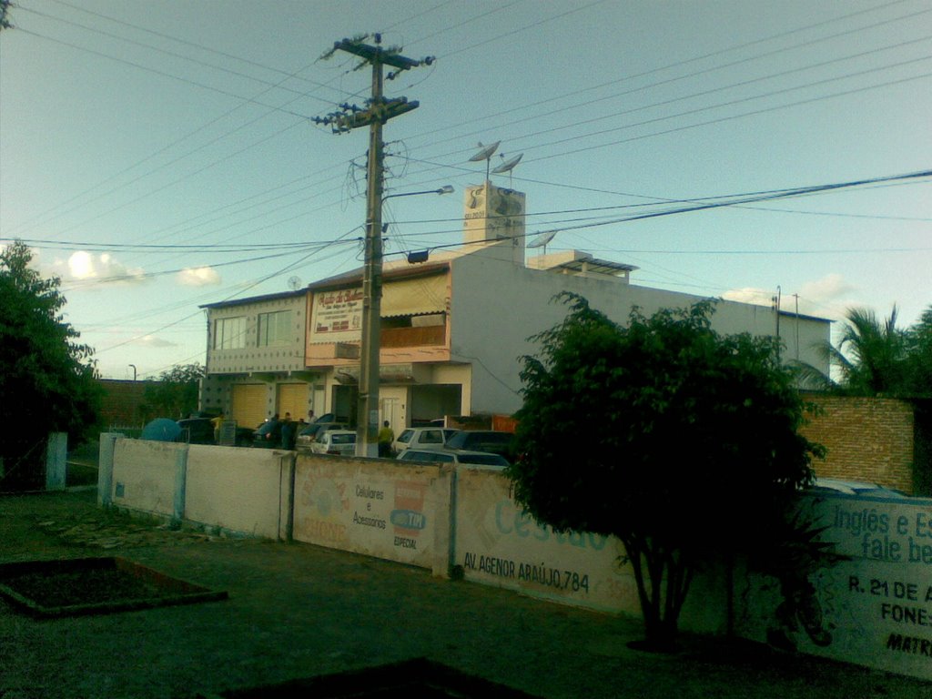 Em frente a Faculdade UECE - Iguatu(CE), Игуату