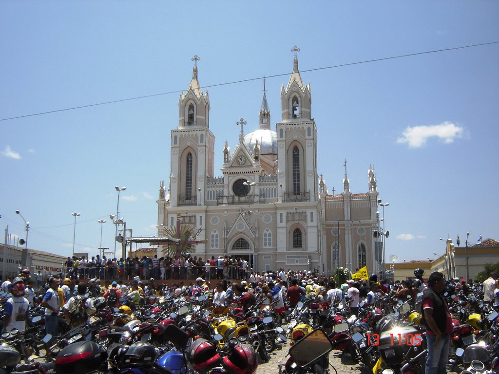 Basílica de São Francisco das Chagas.  Canindé. Romaria de motociclistas., Крато