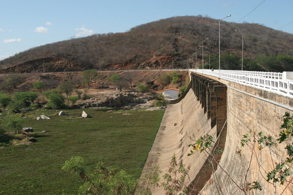 Lado seco da barragem na estrada pra Quixeramobim, Крато