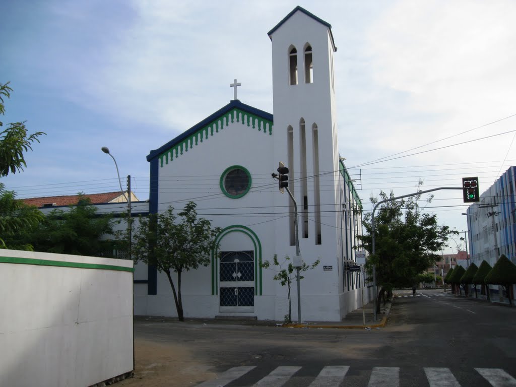 Capela anexa ao antigo Colégio Sobralense, hoje colégio Farias Brito. Sobral, CE., Собраль