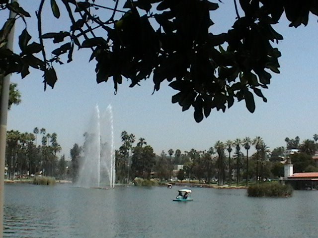 Lago de Echo Park a pleno sol., Лос-Анджелес